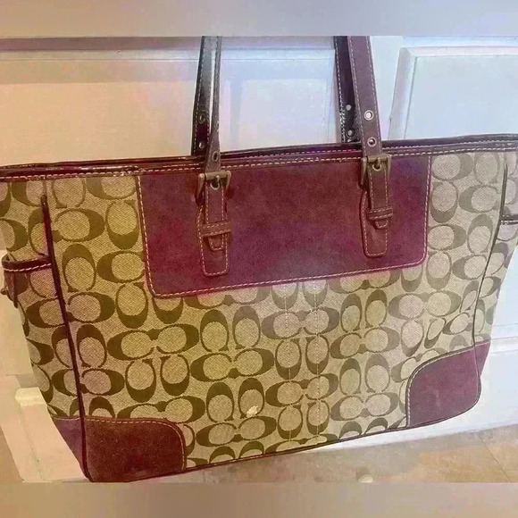 Coach Signature Jacquard Shoulder Tote Bag Magenta Brown/Purple. Gently loved. - Picture 2 of 7